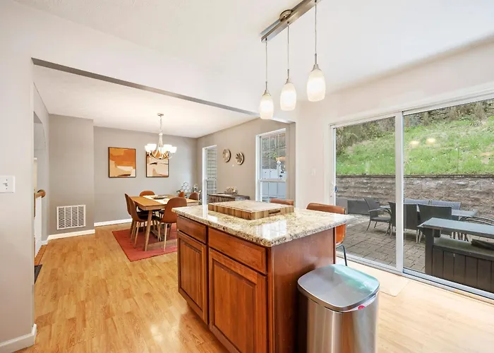 New 3 Bdrm - Mt Washington - Garage