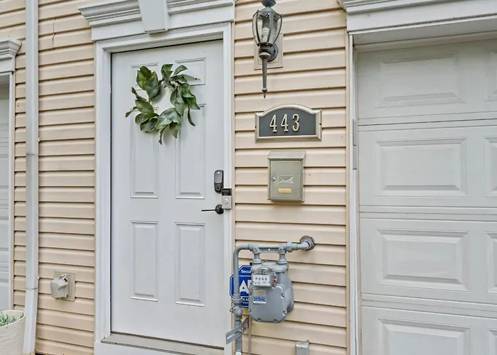 Holiday home New 3 Bdrm - Mt Washington - Garage
