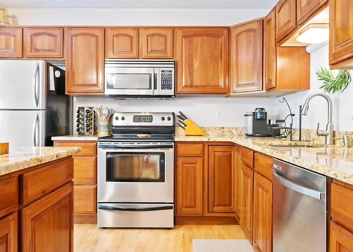 New 3 Bdrm - Mt Washington - Garage Holiday home Pittsburgh