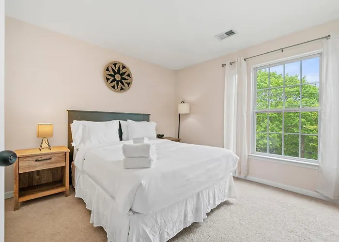 Holiday home New 3 Bdrm - Mt Washington - Garage