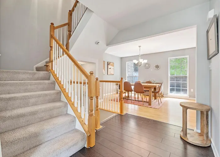 Holiday home New 3 Bdrm - Mt Washington - Garage