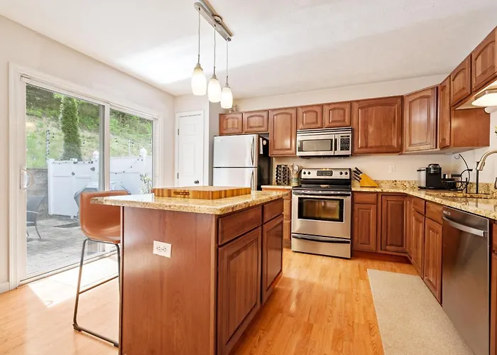 New 3 Bdrm - Mt Washington - Garage *